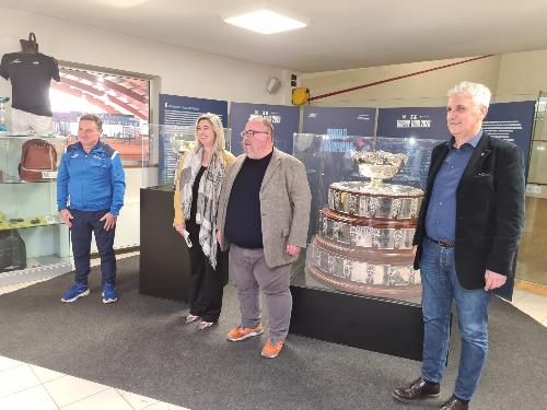 Da sinistra, Michelangelo Dell'Edera, direttore Istituto superiore di formazione della Fit nazionale; l'assessore regionale Cristina Amirante; il presidente regionale della Federazione italiana tennis Antonio De Benedittis e il sindaco di Cordenons, Andrea Delle Vedove